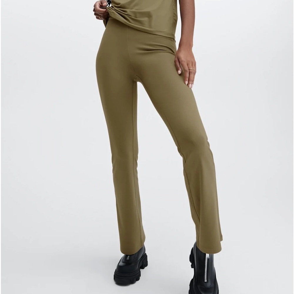 Fabletics 24/7 Kick Flare Pant